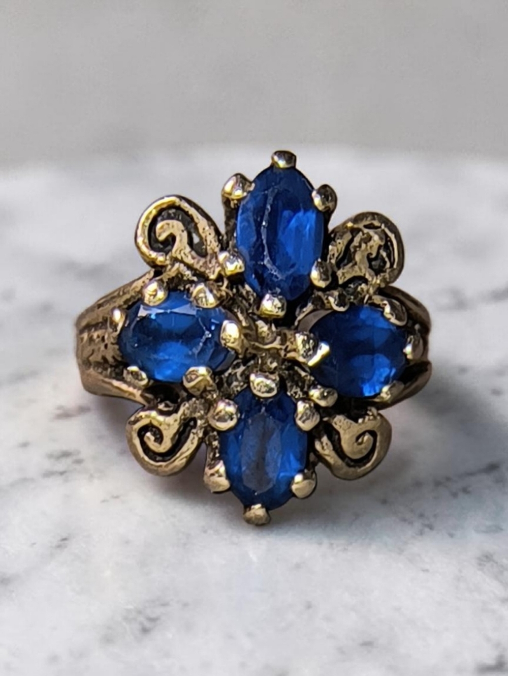 Vintage Blue Gemstone Split Shank Embellished Ring